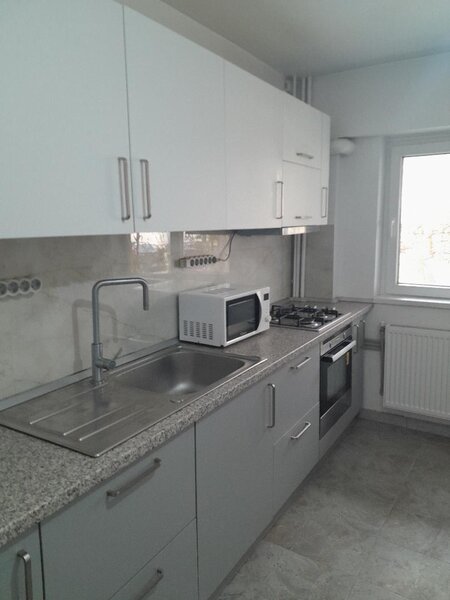 Vatra Luminoasa, ap. 2 camere, parter/ P+4, bloc 1983, centrala proprie