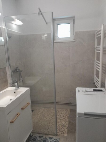 Vatra Luminoasa, ap. 2 camere, parter/ P+4, bloc 1983, centrala proprie